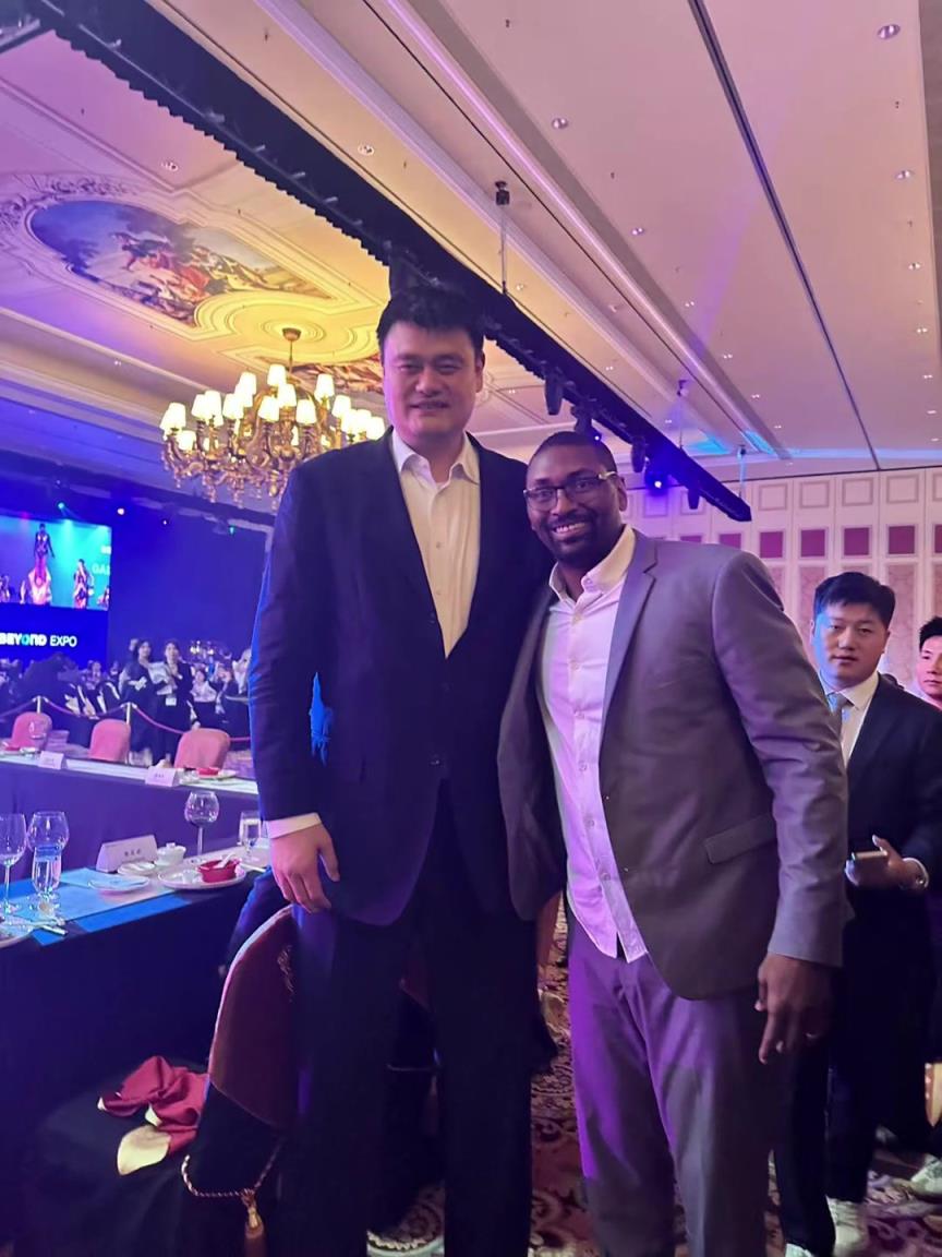 阿泰斯特曬與姚明合照：這是我最喜歡的隊友 姚??！