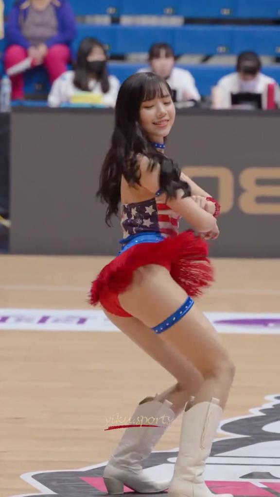 最好的啦啦隊(duì)小姐姐！自信，健康充滿活力！