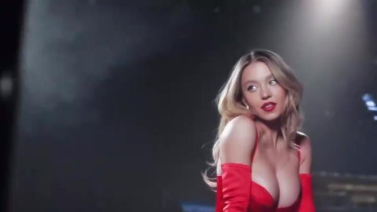 此前觀戰(zhàn)紐約德比！賣含洗澡水肥皂的悉尼妹太清楚自身優(yōu)勢了