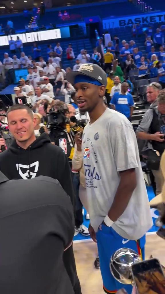 道理我都懂，但是為什么亞歷山大拿到MVP之后要掏襠